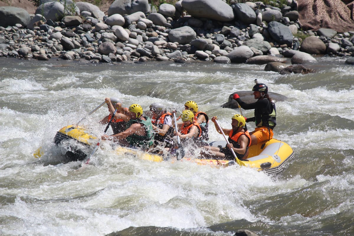Fırtına Deresi’nde bir rafting botu